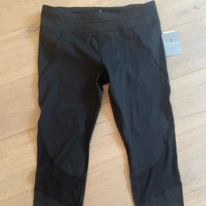 Athlete cropped work out pants NWT